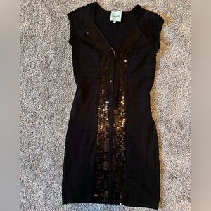 La cite bandage style black dress with sequin. Zipper front. Size medium.